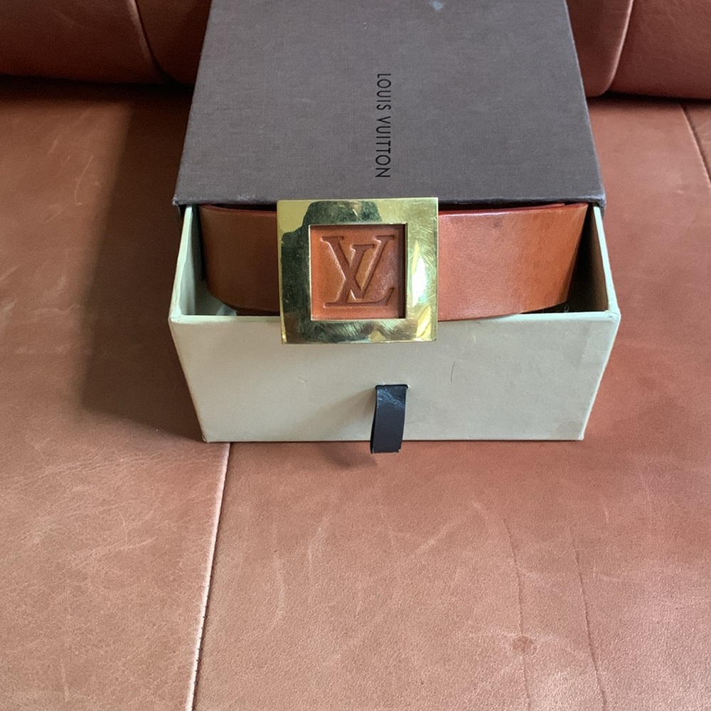 🦄RARE 🦄Louis Vuitton Leather LV Embossed Belt with Gold Buckle